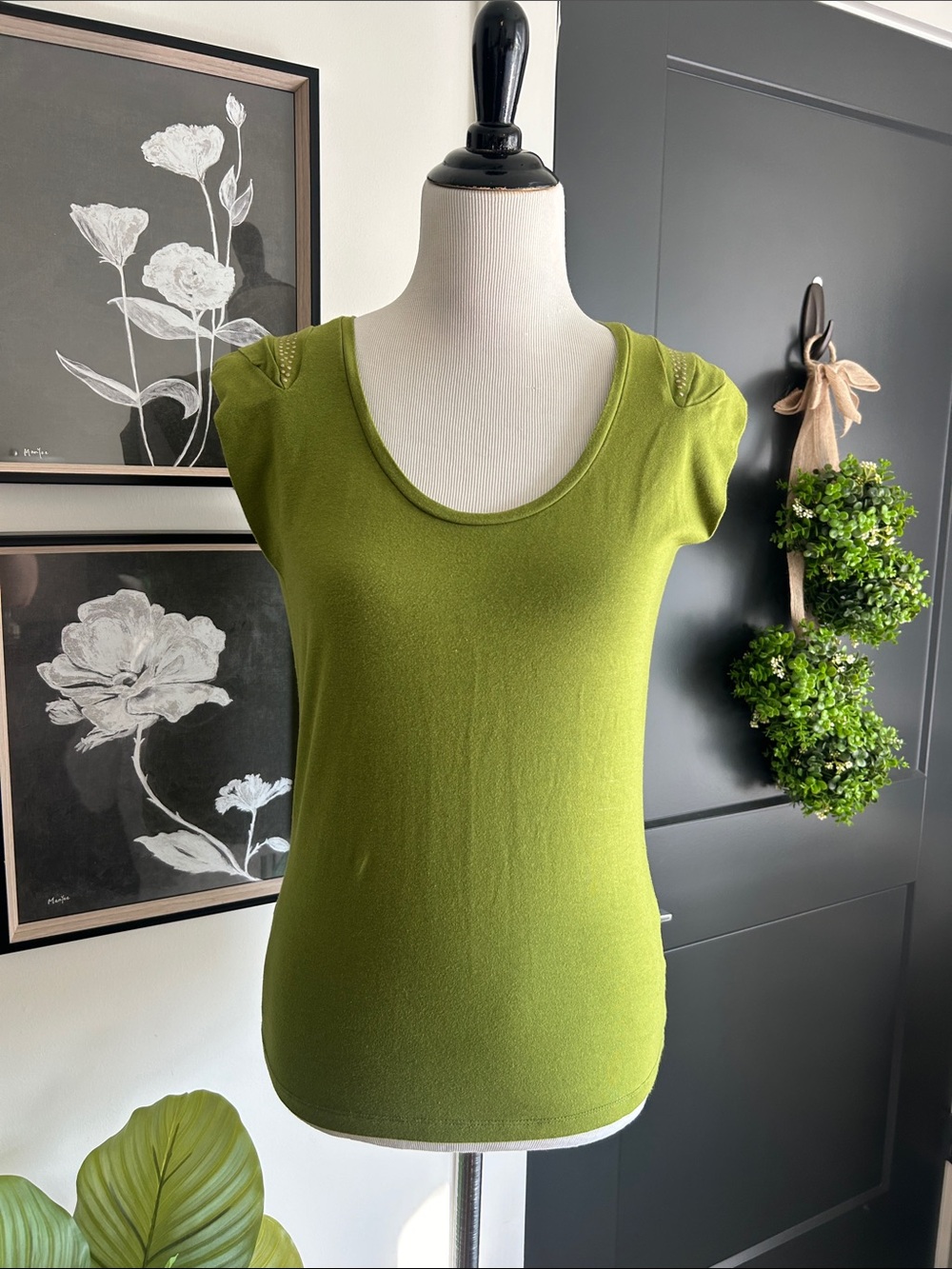 Pretty M Olive Green fitted Scoop Neck Cap Sleeve Top